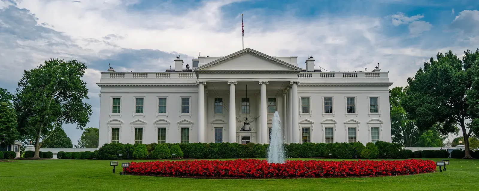 White House in Washington DC